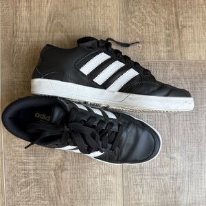 Adidas Black Sneakers | Men’s 7 Women’s 8.5